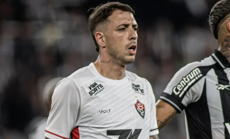 Renzo López marca após revisão do VAR e vira para o Vitória contra o Sport