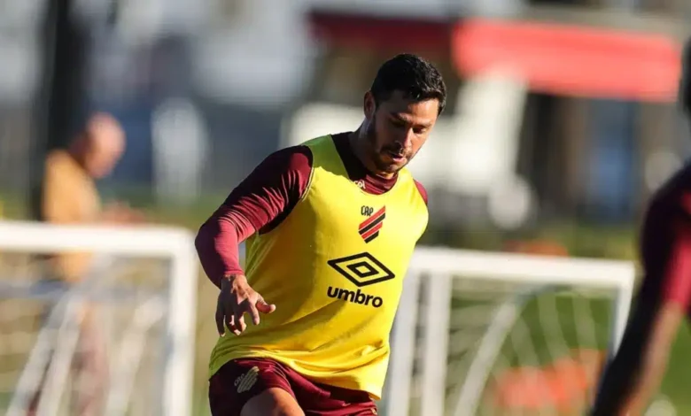 Trio está apto para assinar pré-contrato e pode deixar Athletico-PR ‘de graça’