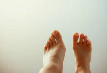 Dedo em garra: causas, incômodos ao calçar sapatos e como corrigir